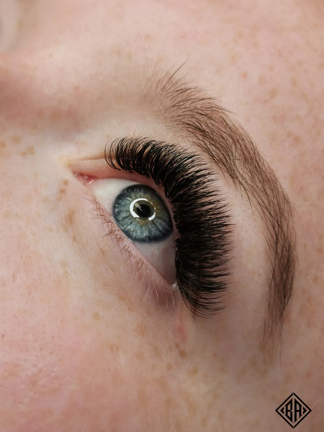Volume russe : extensions de cils 2D à 5D à Genève